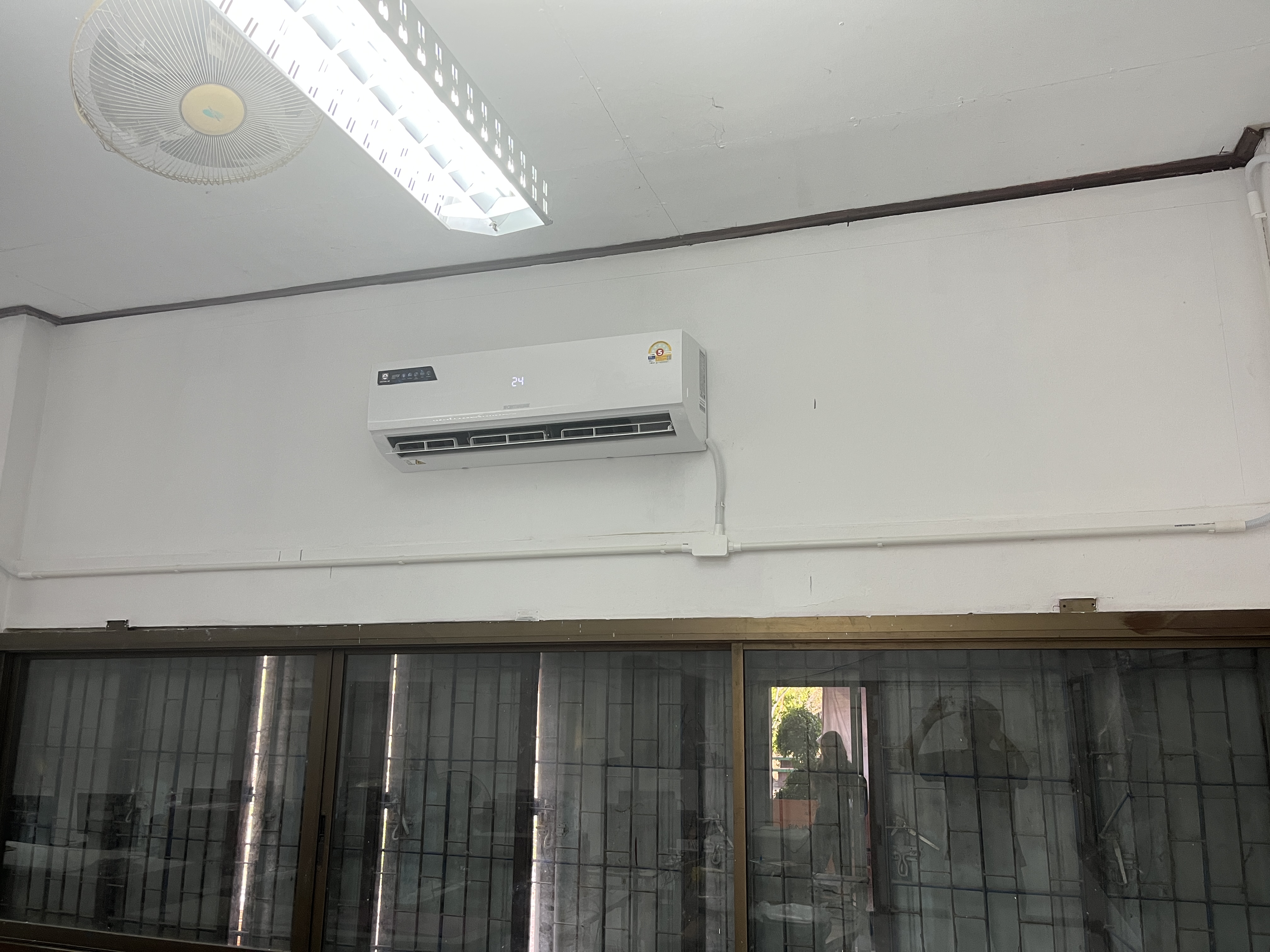 ติดตั้งแอร์ห้องคอมพิวเตอร์ใหม่